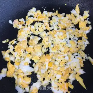 Make Autumn egg fried rice step 5