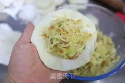 Make Shrimp and pumpkin buns step 9
