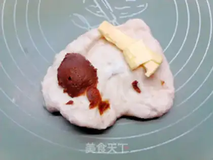 Make Taste cheese and ham and caterpillar bread step 3