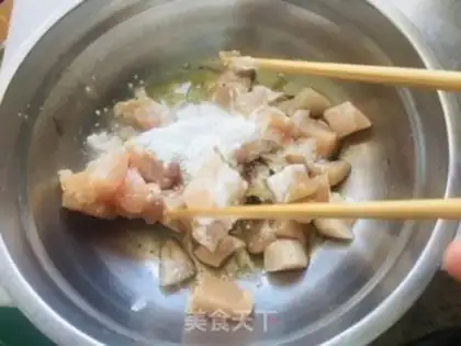 Make Spicy cream chicken step 1