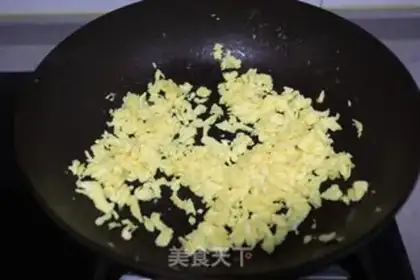 Make Eggs, fried beans step 3