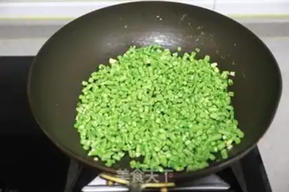 Make Eggs, fried beans step 4