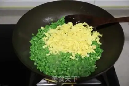 Make Eggs, fried beans step 6