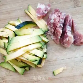 Make Pumpkin hot noodles step 1