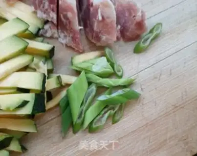Make Pumpkin hot noodles step 2