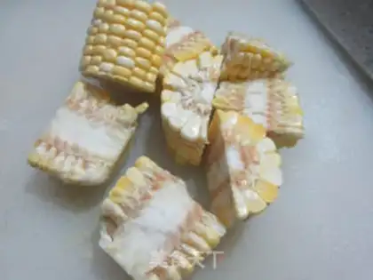 Make Corn Lotus chicken soup step 1