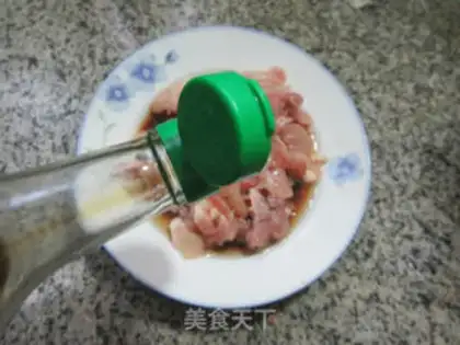 Make Potato pepper chicken leg and fried lily step 3