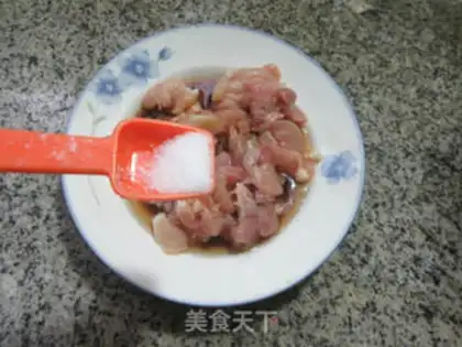 Make Potato pepper chicken leg and fried lily step 4