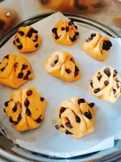 Make Nuts, pumpkin buns step 9