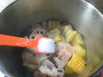 Make Corn Lotus chicken soup step 8