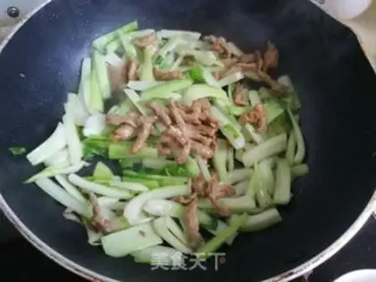 Make The food is fried meat step 4