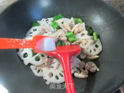 Make Potato pepper chicken leg and fried lily step 10