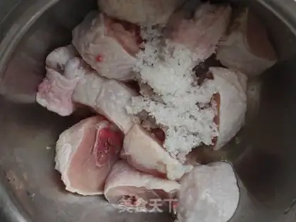 Make Chestnuts burn chicken legs step 4