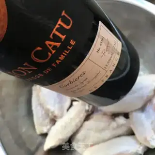 Make A fragrance with chicken wings step 0