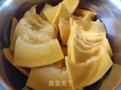 Make Pumpkin rolls step 1