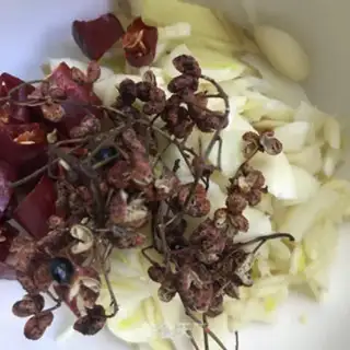 Make A fragrance with chicken wings step 3