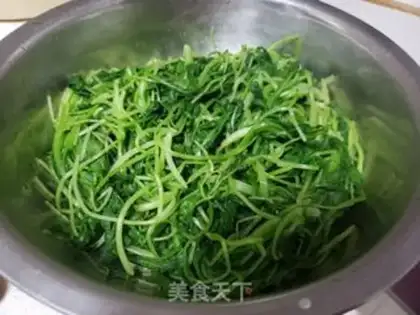Make A white radish egg pie step 0
