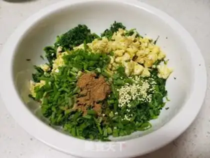 Make A white radish egg pie step 3
