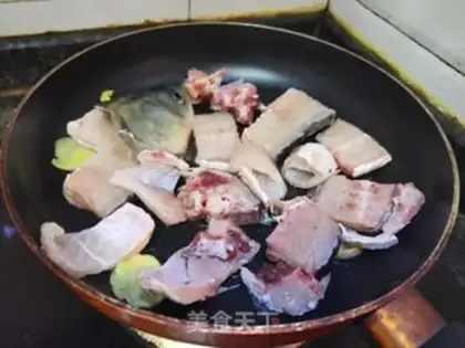 Make Apple fish bone soup step 0