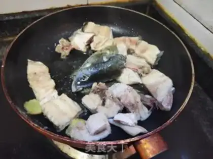 Make Apple fish bone soup step 1