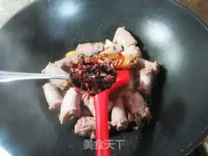 Make A fragrance with chicken wings step 13