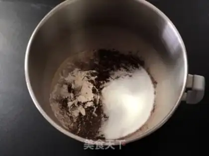 Make Snow Mountain Chocolate toast step 1