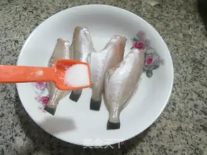 Make Burn the rubber fish step 1