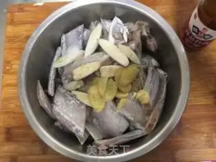 Make Jell-O fish step 5