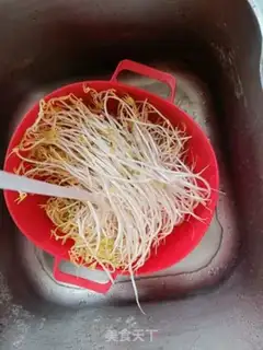 Make The green bean sprouts step 0
