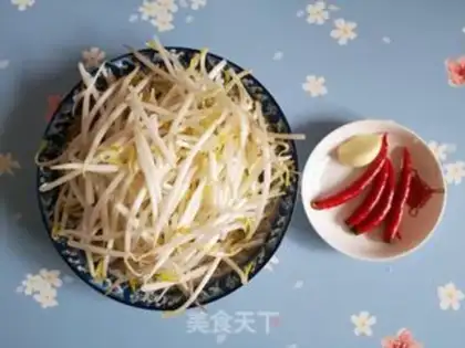 Make Paprika fried green bean sprouts step 0