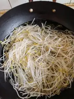 Make The green bean sprouts step 1