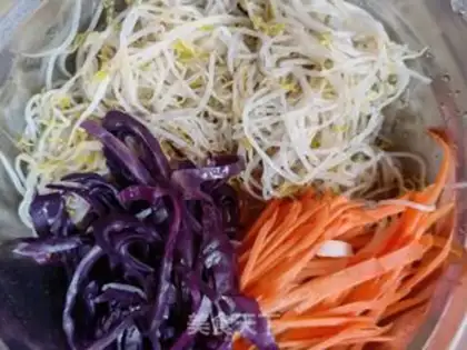 Make The green bean sprouts step 2