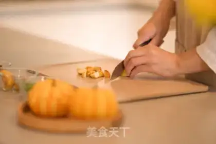 Make Pumpkin chestnut mushroom rice step 3