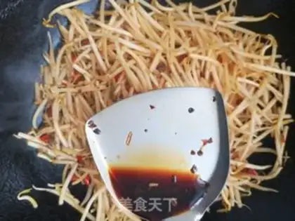 Make Paprika fried green bean sprouts step 5