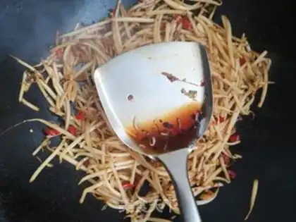Make Paprika fried green bean sprouts step 6