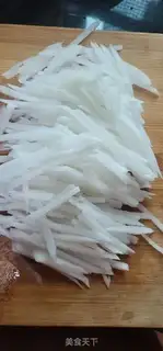 Make Shrimp leather, egg radish soup step 0