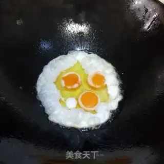 Make Tomato eggs and tofu step 2