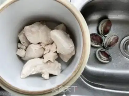 Make Abalone geled chicken chest step 1