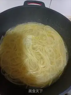 Make Hot turkey. Noodles step 1
