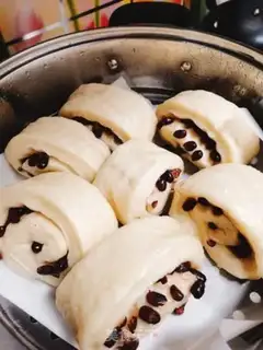 Make Sugar and red bean rolls step 6