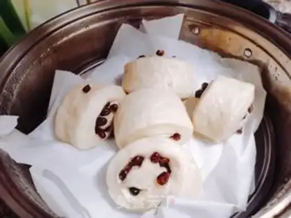 Make Sugar and red bean rolls step 7