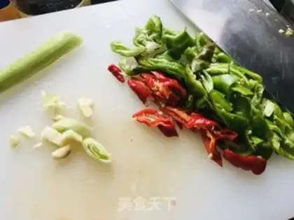 Make Chili fried eggs step 1