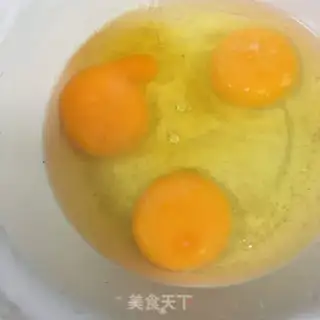 Make Tomato fried eggs step 1