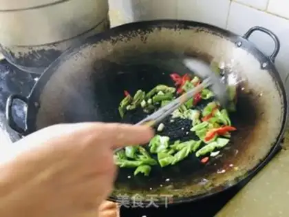Make Chili fried eggs step 6