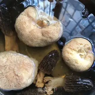 Make Monkey head mushroom belly chicken soup step 0