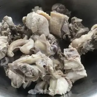Make Monkey head mushroom belly chicken soup step 4