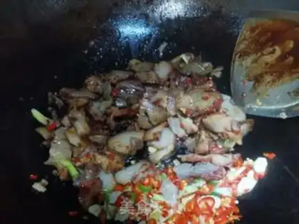 Make Garlic pepper fried pork step 3