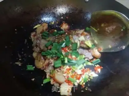 Make Garlic pepper fried pork step 4
