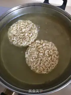 Make Curry hands on fish noodles step 7