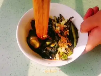 Make Hot pepper eggs step 3